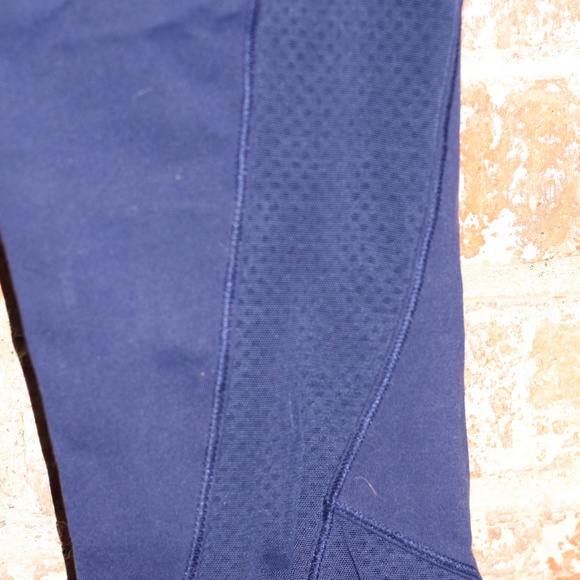 Lululemon Navy Leggings w. Pockets - Picture 4 of 6
